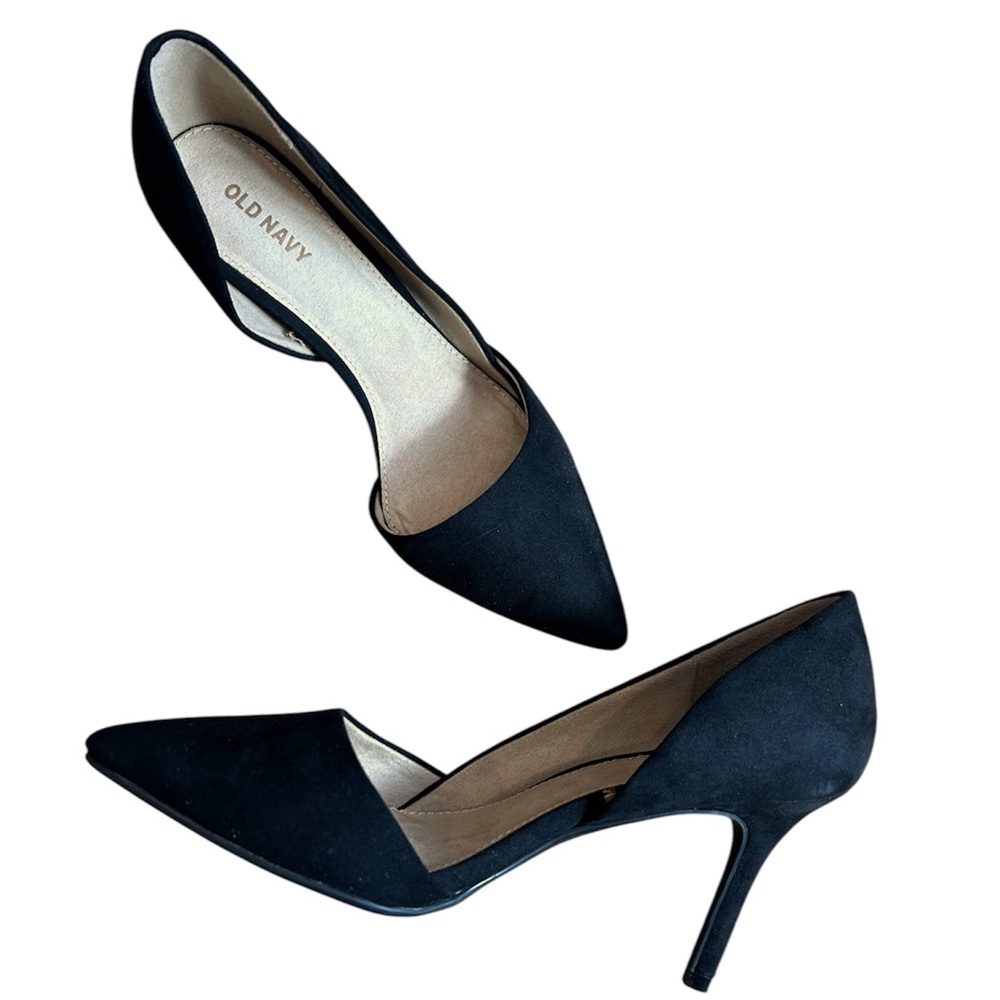 Black Pumps